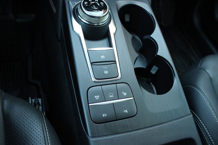 Sort Ford Kuga fra 2023