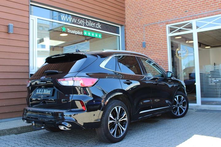 Sort Ford Kuga fra 2023