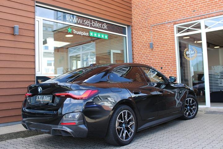 Sort BMW i4 fra 2024