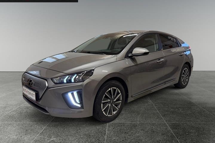 Sølv Hyundai Ioniq fra 2021 set udefra