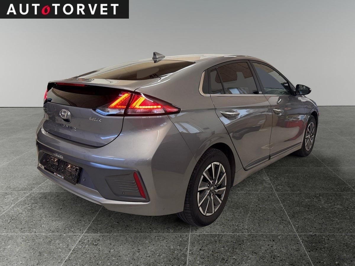 Sølv Hyundai Ioniq fra 2021