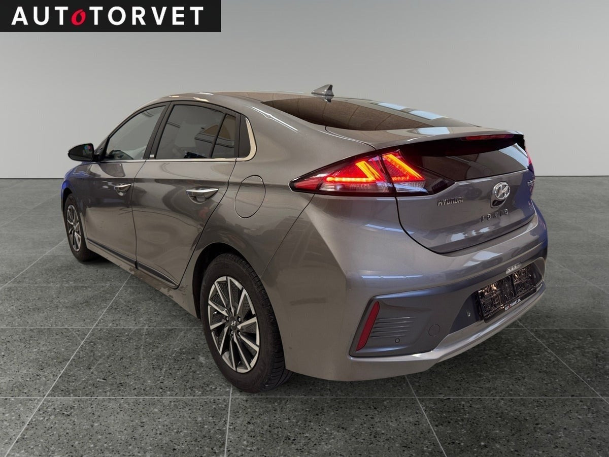 Sølv Hyundai Ioniq fra 2021