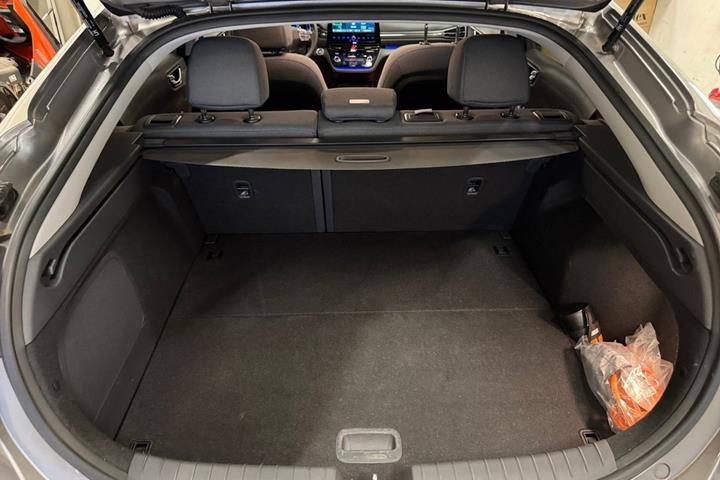 Sølv Hyundai Ioniq fra 2021