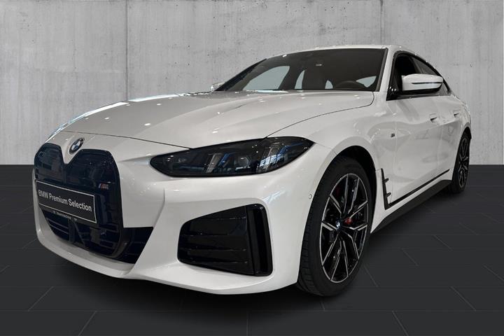 Hvid BMW i4 fra 2026 set udefra