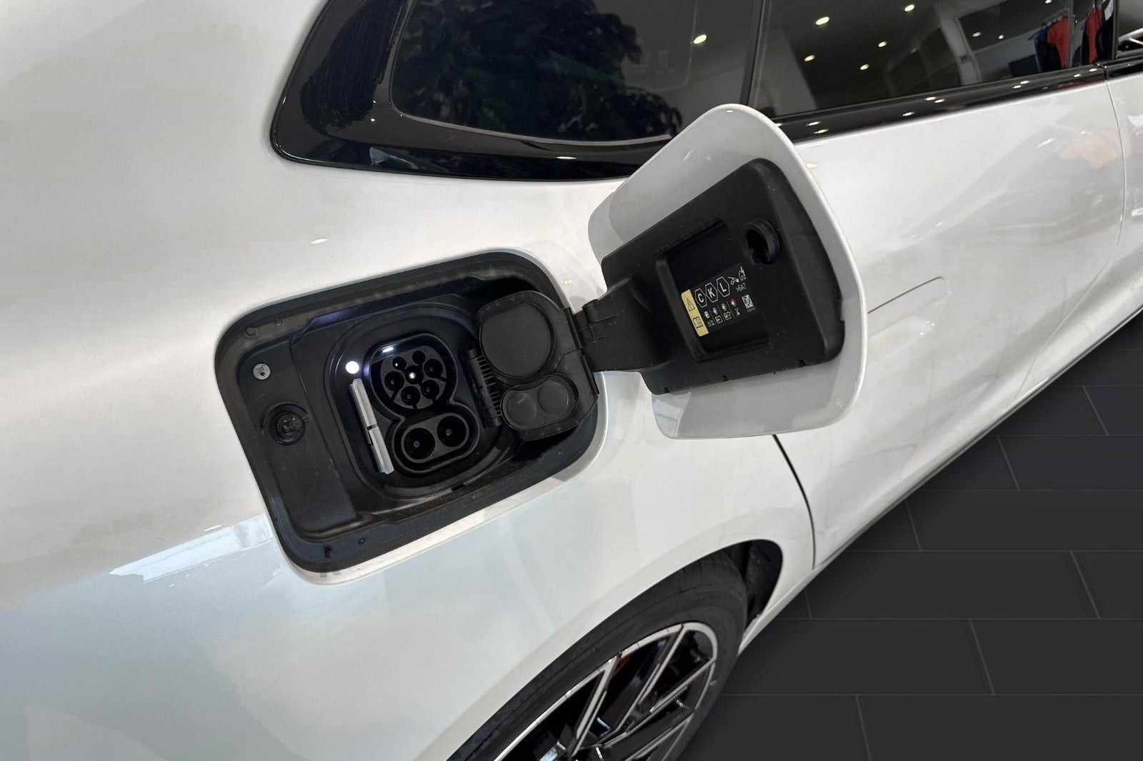 Hvid BMW i4 fra 2026