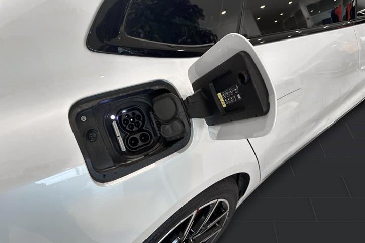 Hvid BMW i4 fra 2026