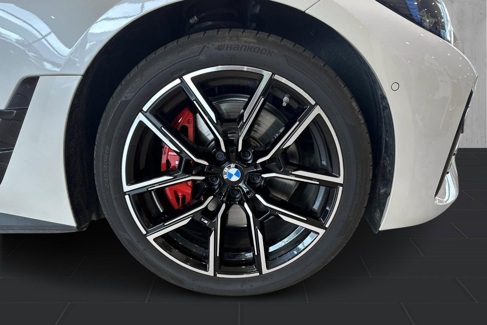 Hvid BMW i4 fra 2026