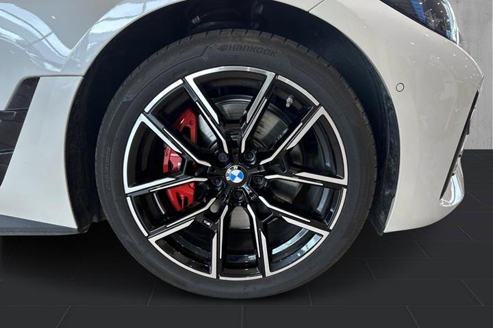 Hvid BMW i4 fra 2026