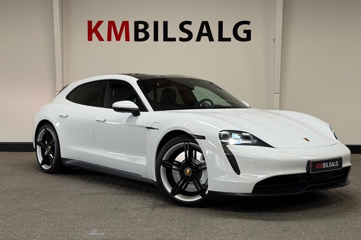 Hvid Porsche Taycan fra 2022 set udefra