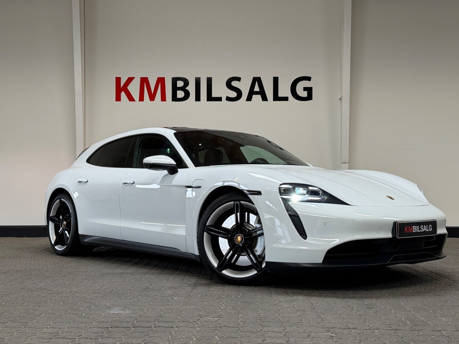 Hvid Porsche Taycan fra 2022