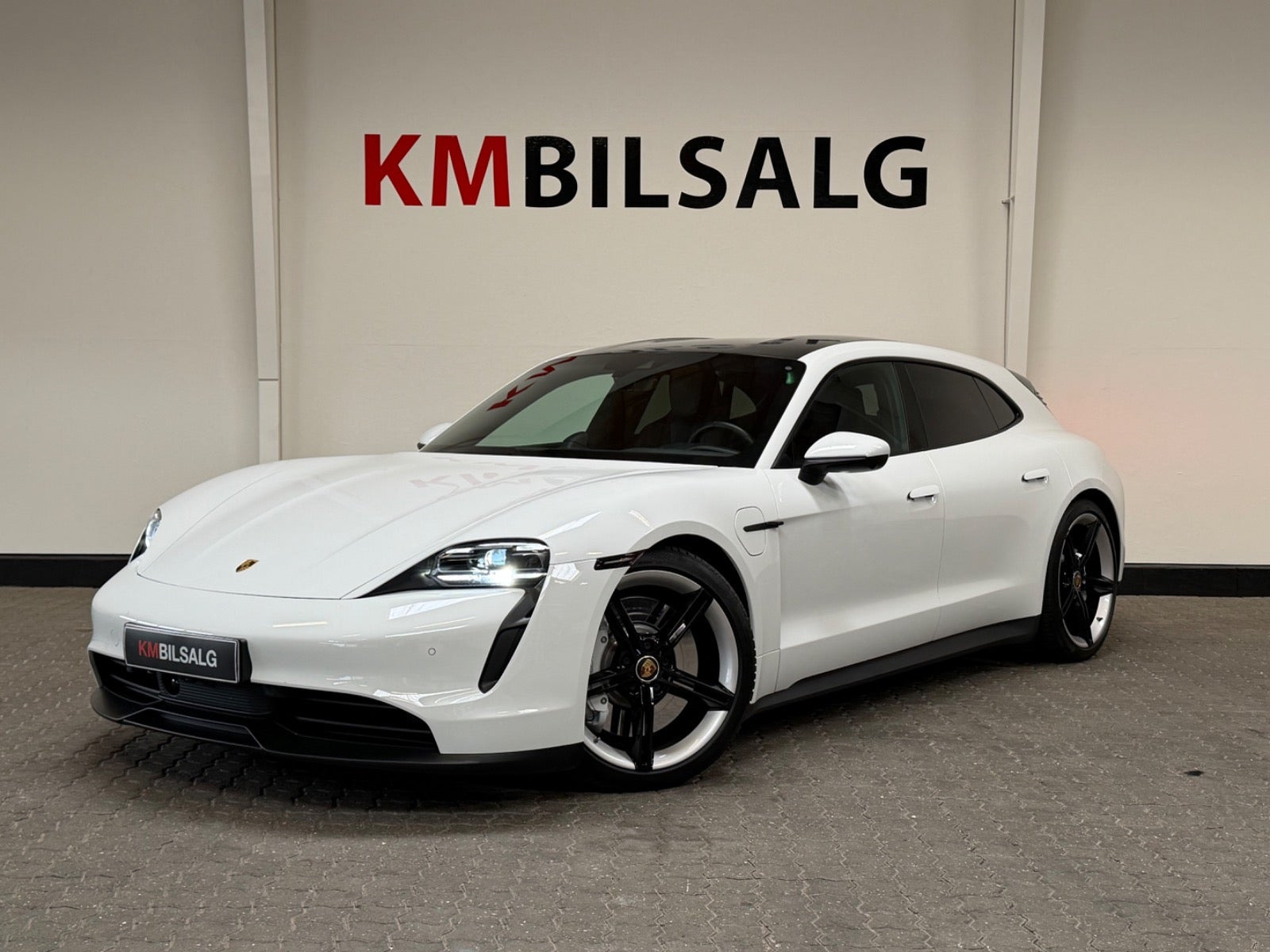 Hvid Porsche Taycan fra 2022