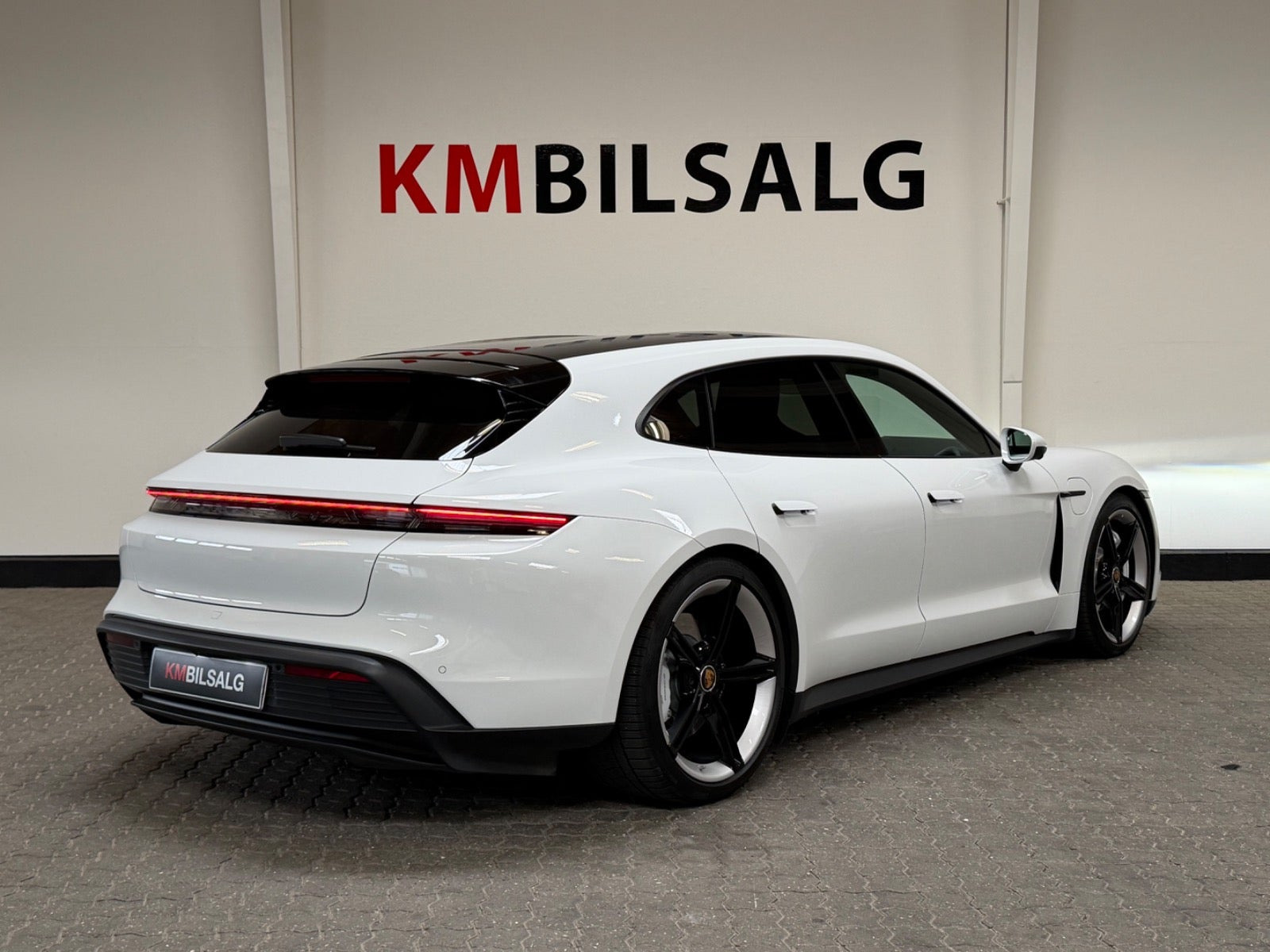 Hvid Porsche Taycan fra 2022