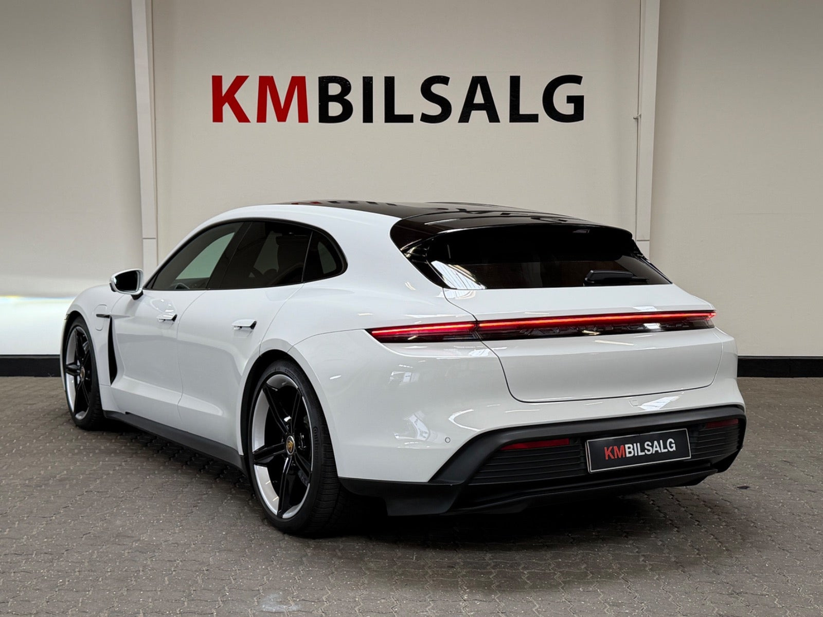 Hvid Porsche Taycan fra 2022