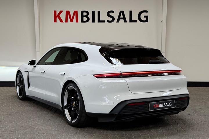 Hvid Porsche Taycan fra 2022