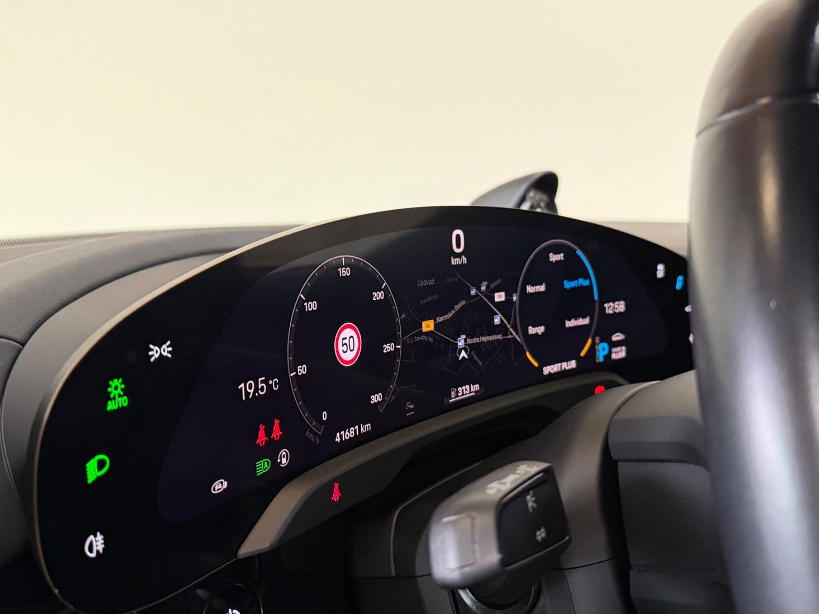 Hvid Porsche Taycan fra 2022