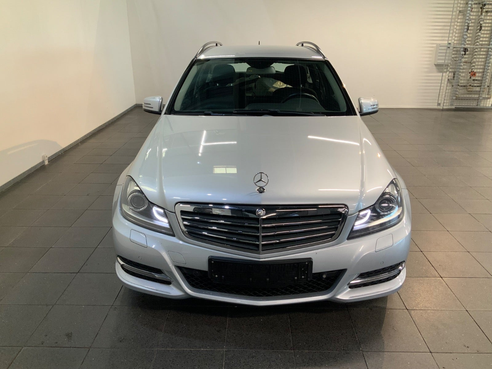 Sølv Mercedes C200 fra 2013