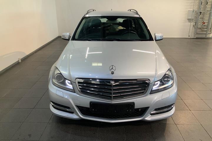 Sølv Mercedes C200 fra 2013