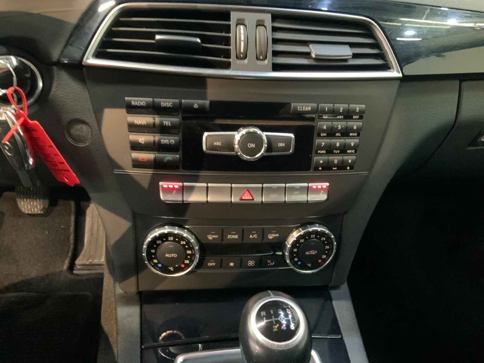 Sølv Mercedes C200 fra 2013