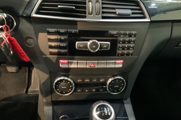 Sølv Mercedes C200 fra 2013