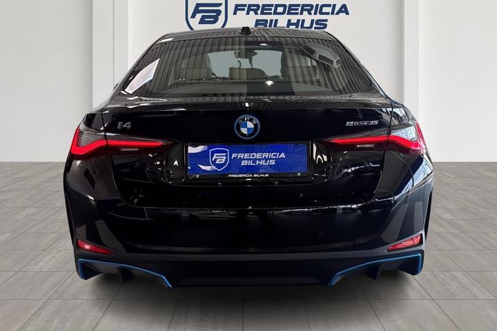 Sort BMW i4 fra 2023
