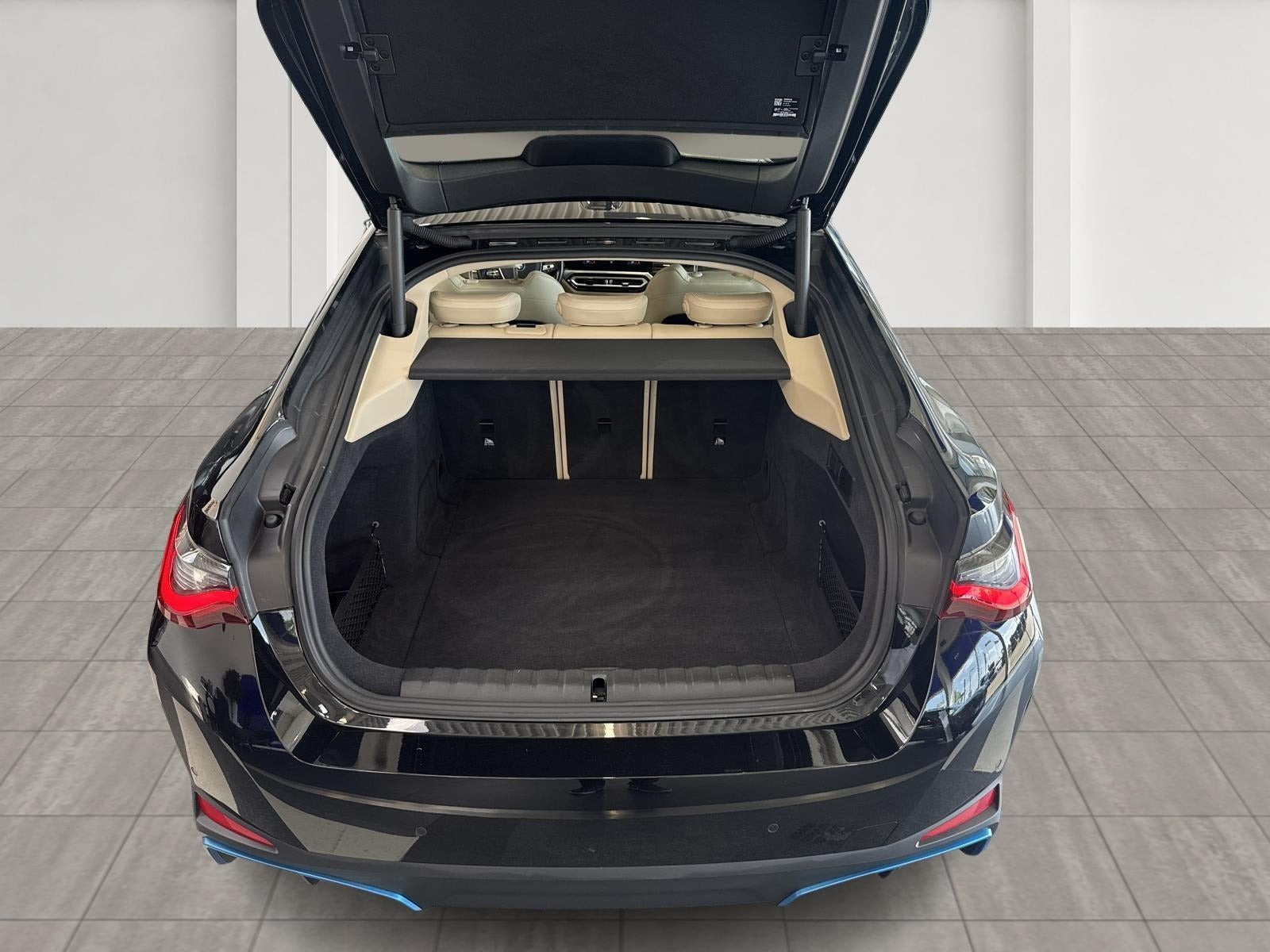Sort BMW i4 fra 2023