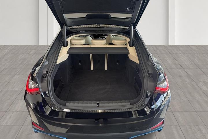 Sort BMW i4 fra 2023