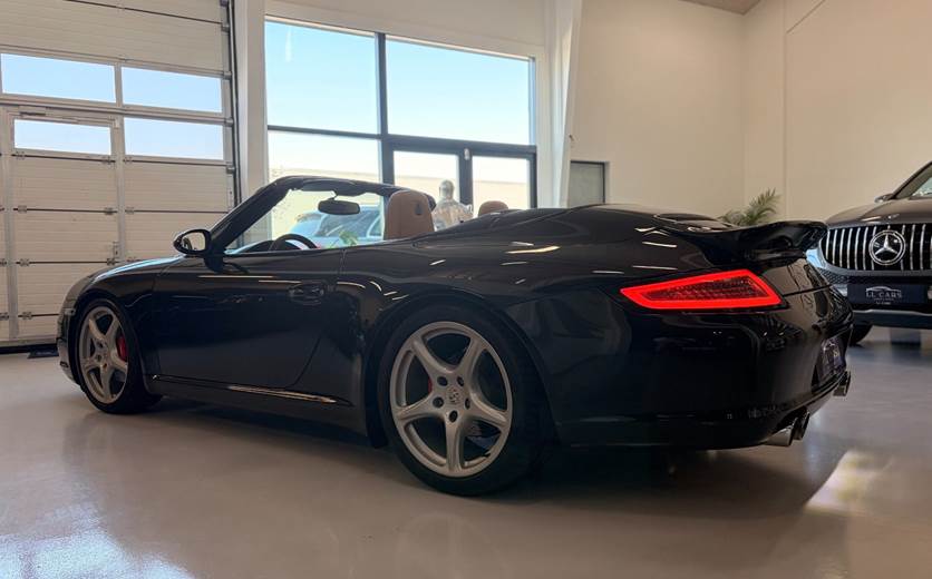 Porsche 911 Carrera