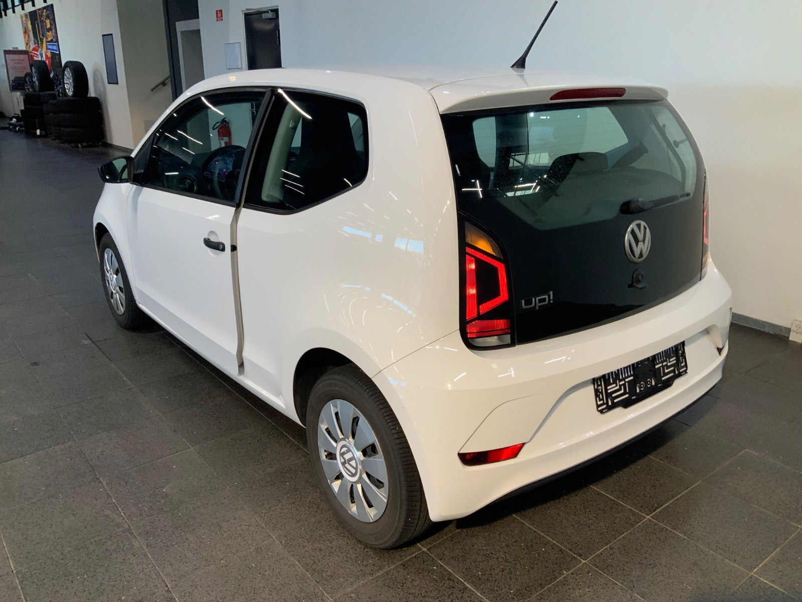Hvid VW UP! fra 2017