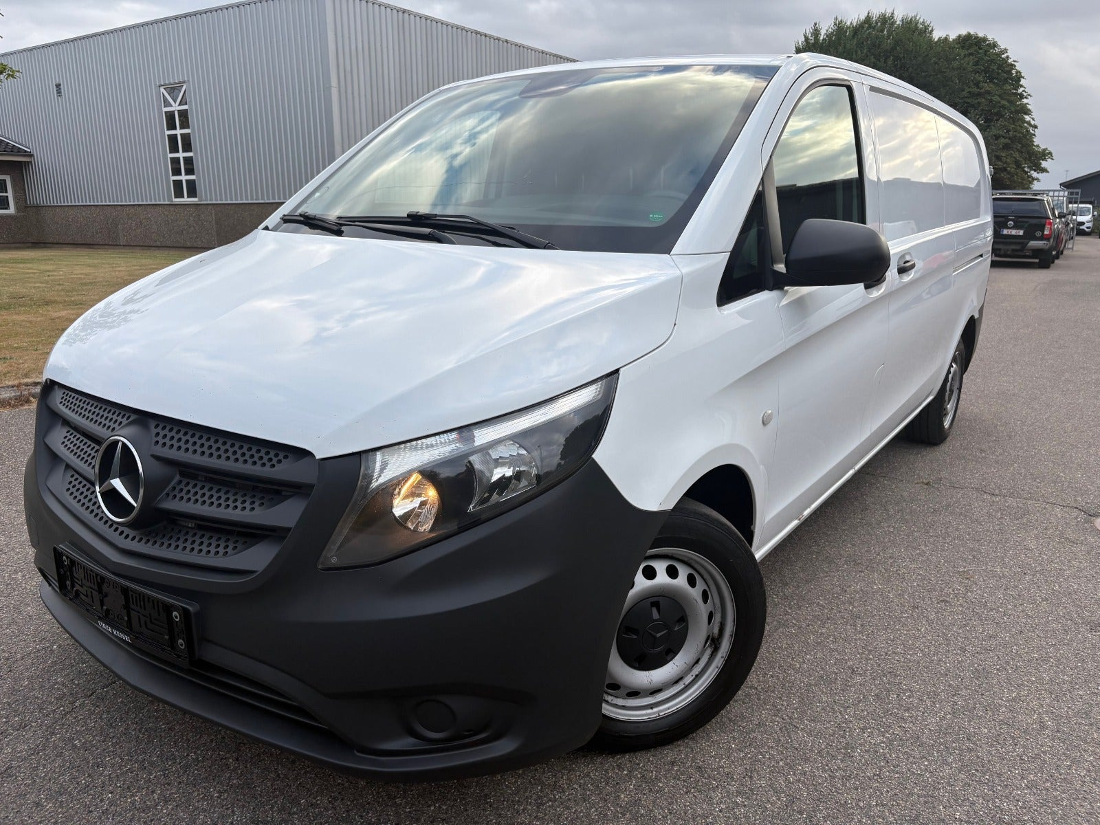Hvid Mercedes Vito 114 fra 2020