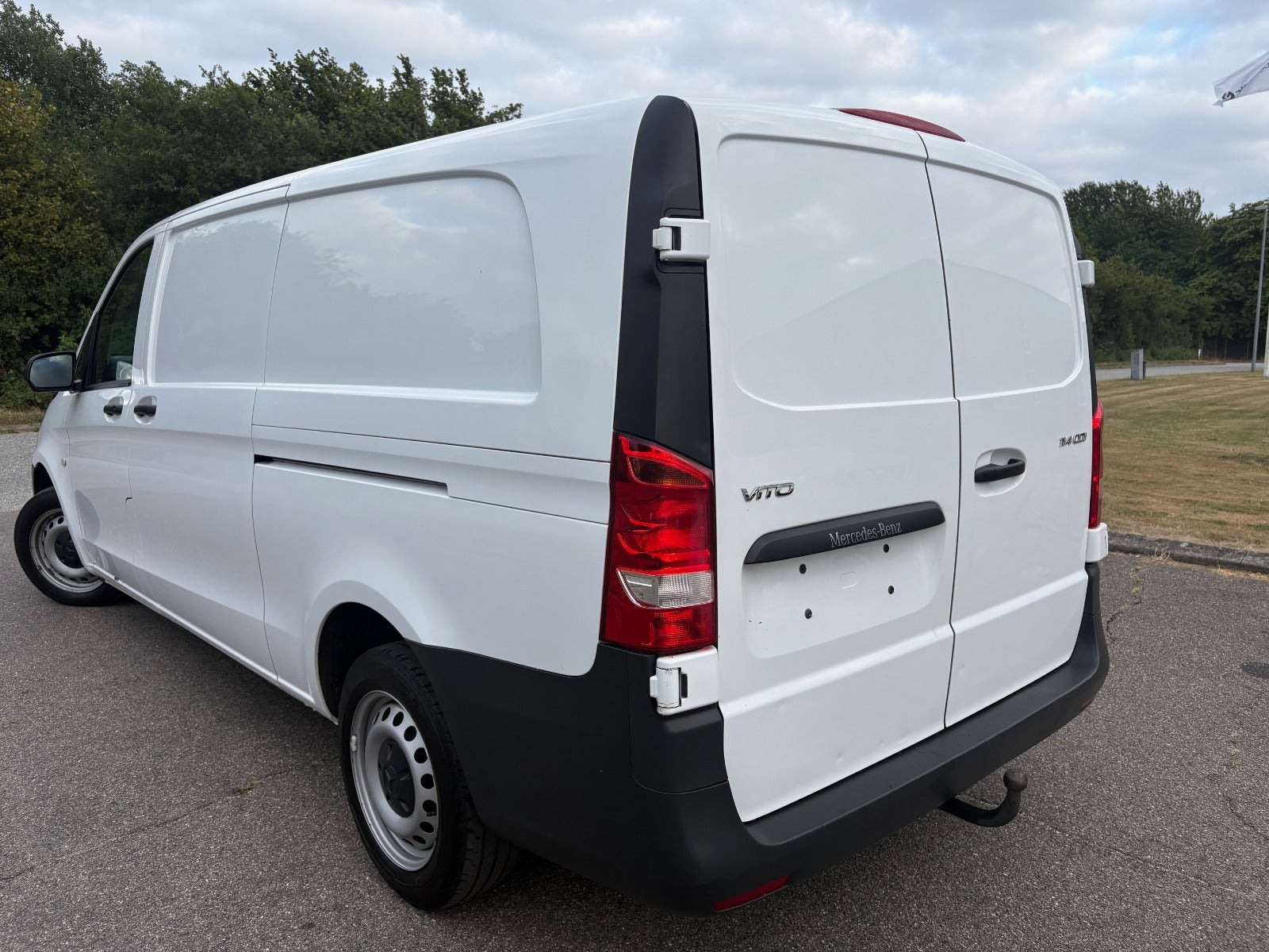 Hvid Mercedes Vito 114 fra 2020