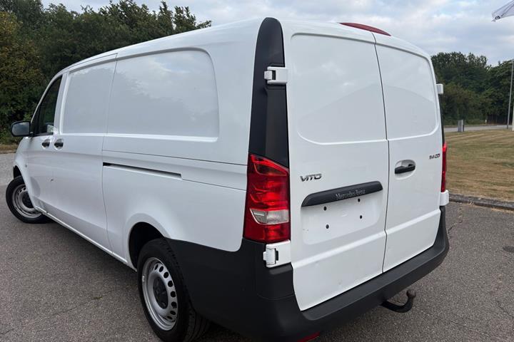 Hvid Mercedes Vito 114 fra 2020