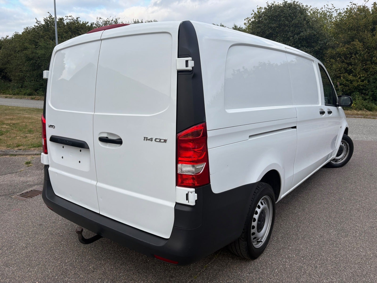 Hvid Mercedes Vito 114 fra 2020