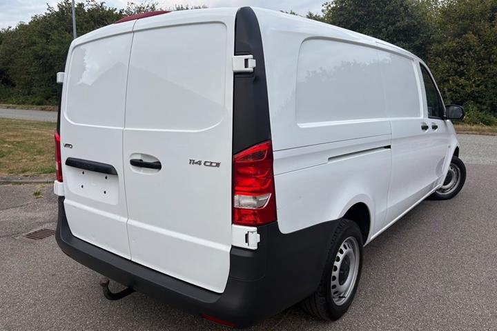 Hvid Mercedes Vito 114 fra 2020