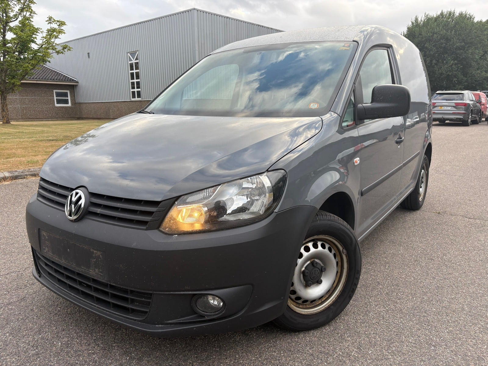 Gul VW Caddy fra 2012