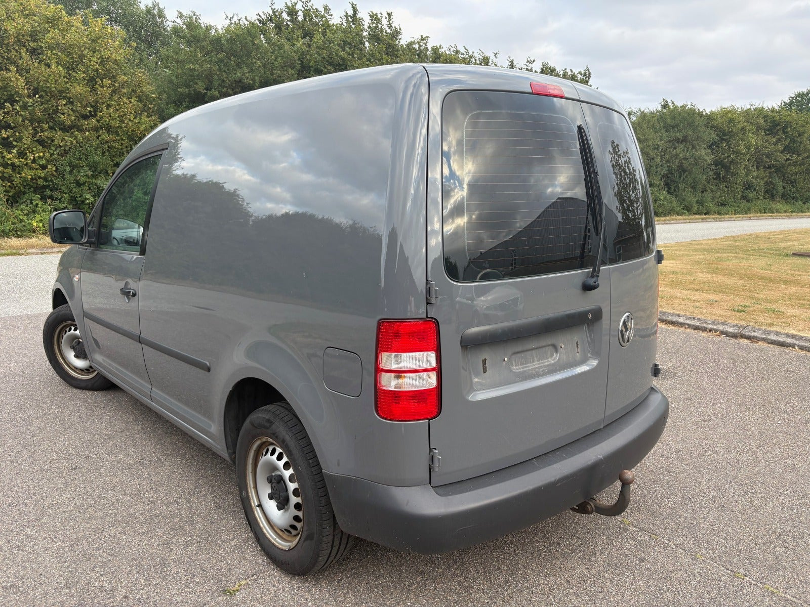 Gul VW Caddy fra 2012