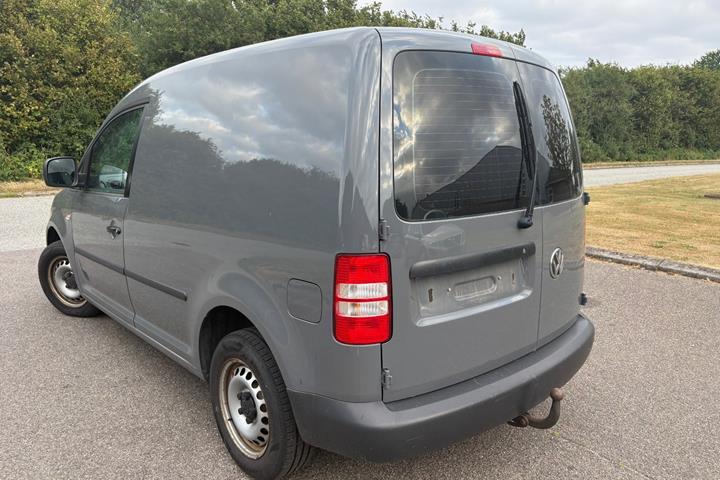 Gul VW Caddy fra 2012