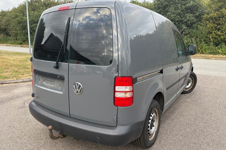 Gul VW Caddy fra 2012