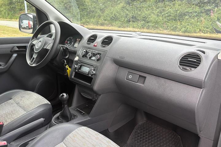 Gul VW Caddy fra 2012