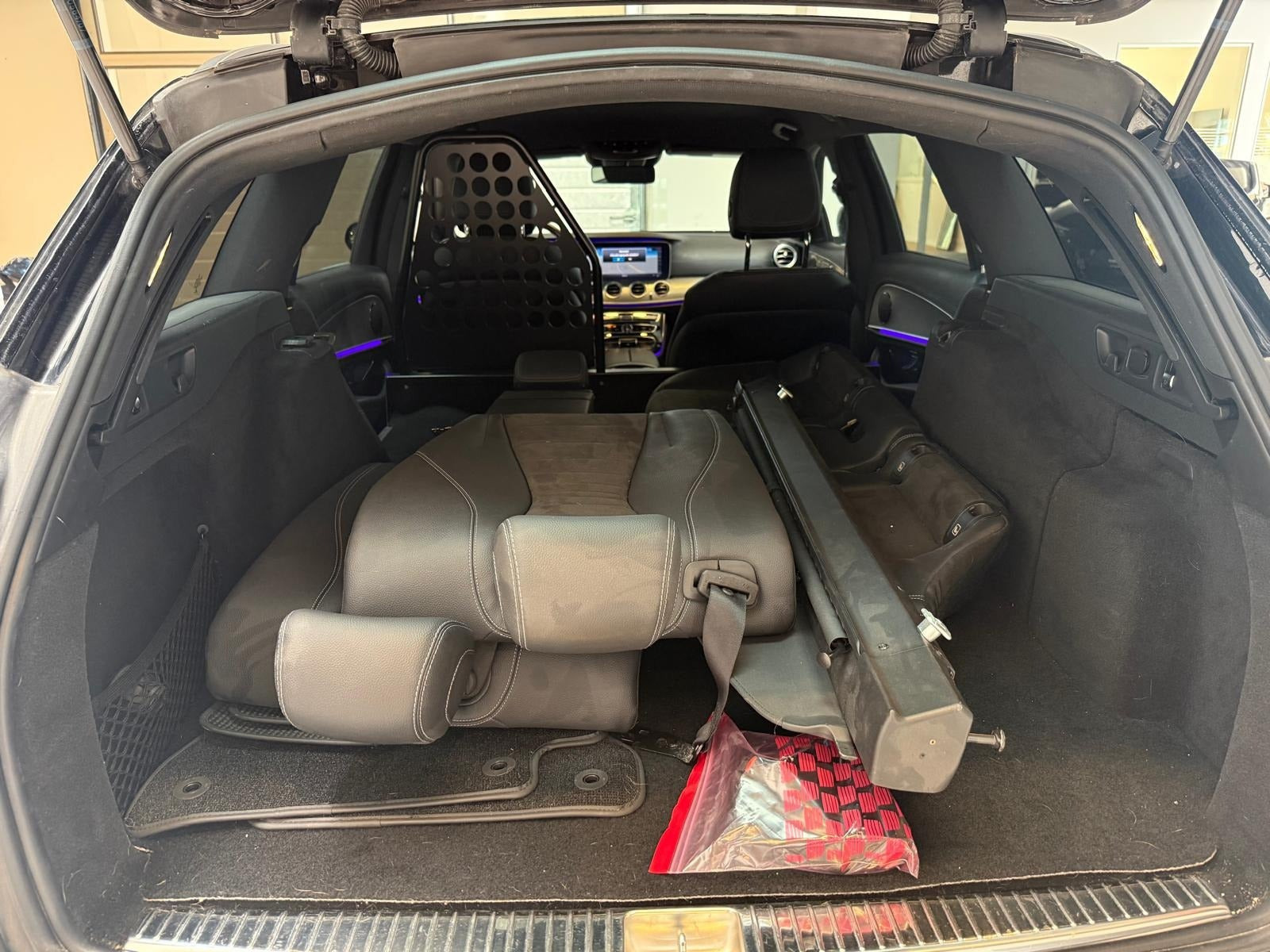 Sort Mercedes E350 d fra 2019