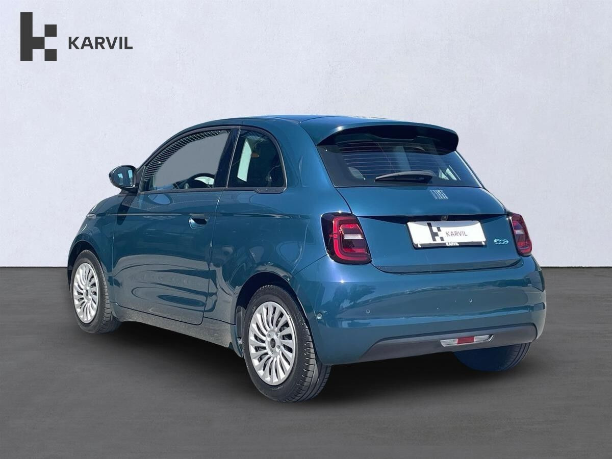 Grøn Fiat 500e fra 2023