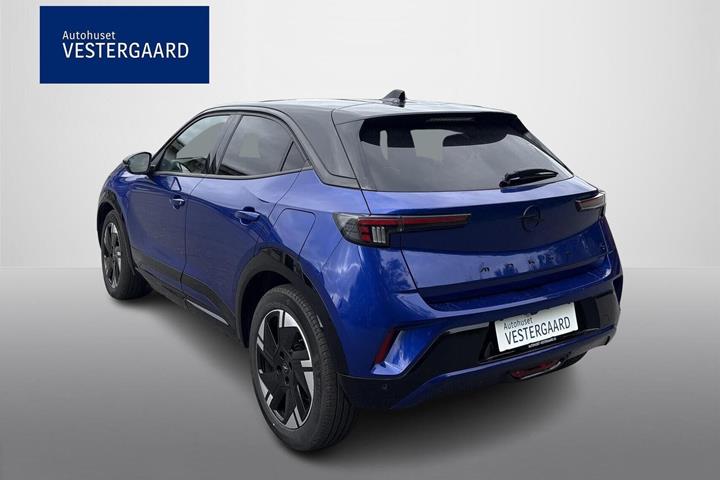 Blå Opel Mokka-e fra 2025