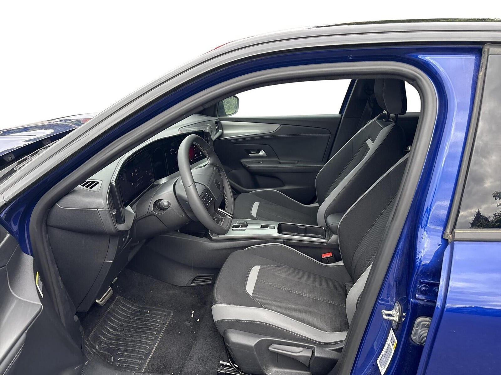 Blå Opel Mokka-e fra 2025