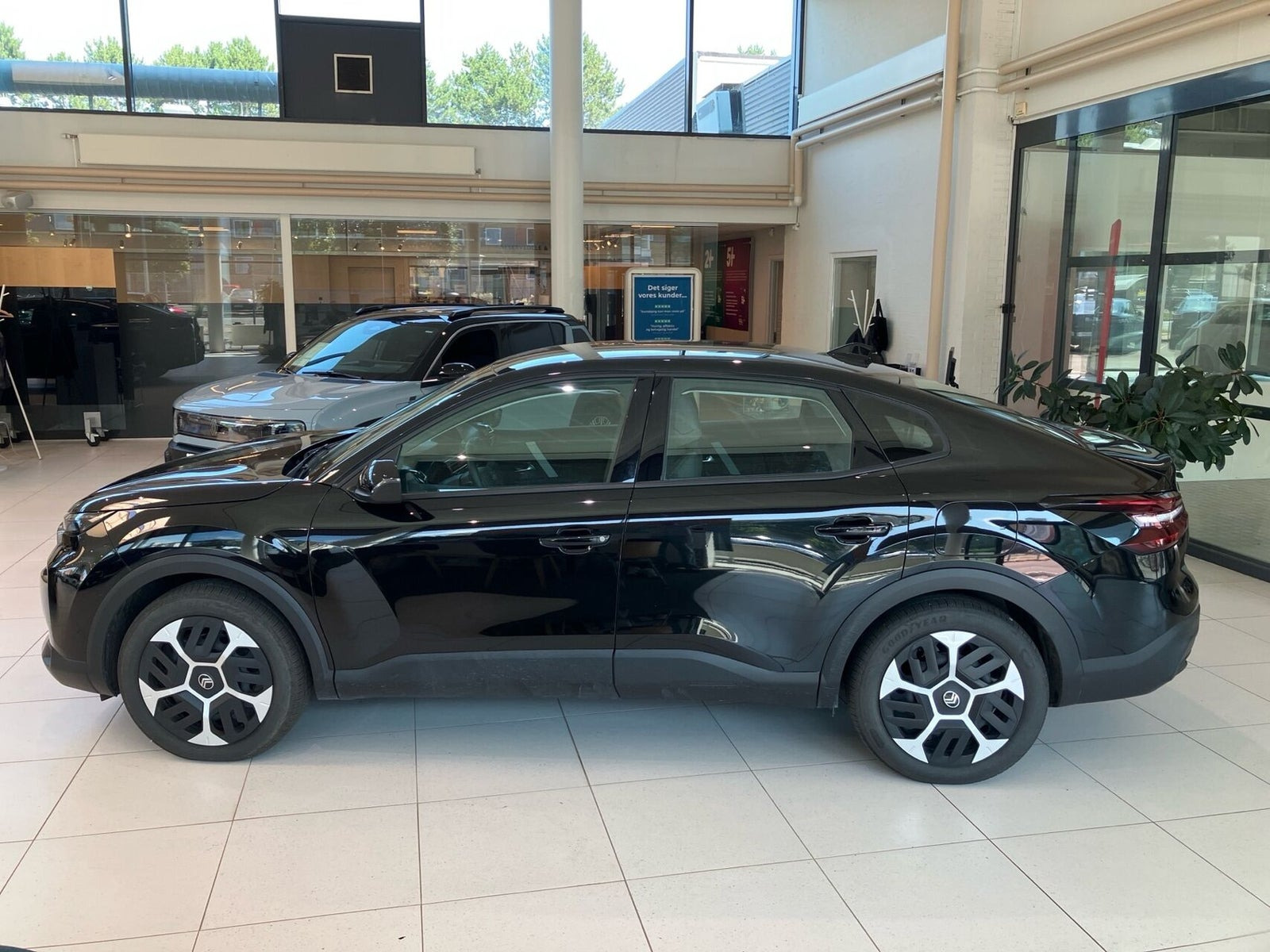 Sort Citroën ë-C4 X fra 2025