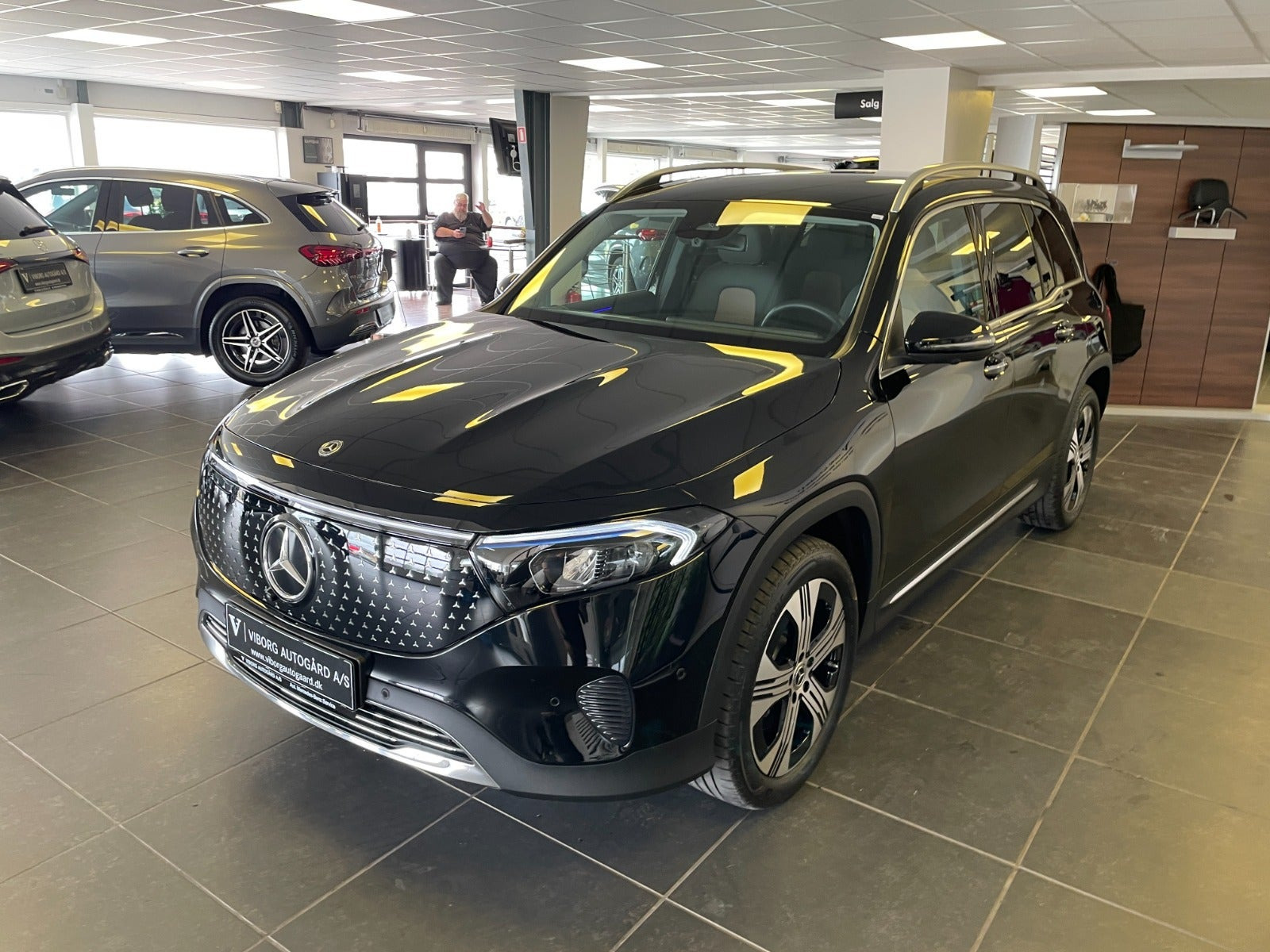 Sort Mercedes EQB250+ fra 2026