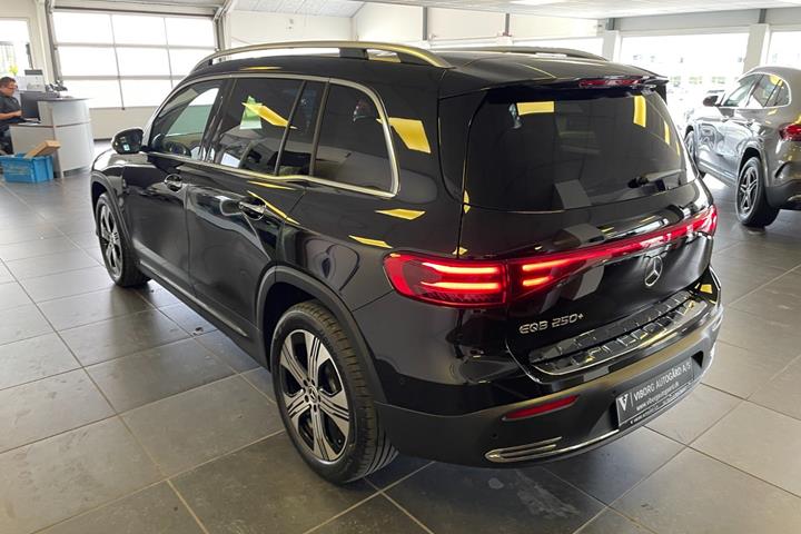 Sort Mercedes EQB250+ fra 2026