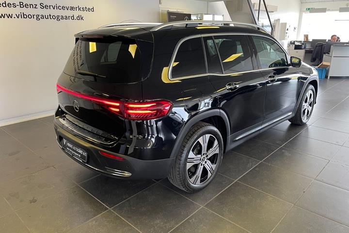 Sort Mercedes EQB250+ fra 2026