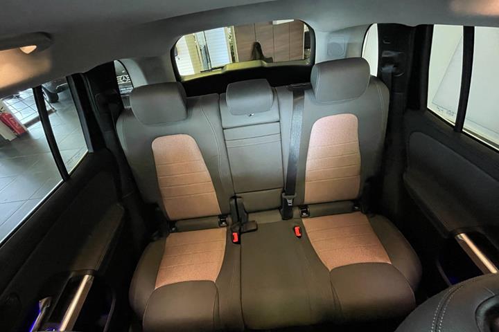 Sort Mercedes EQB250+ fra 2026