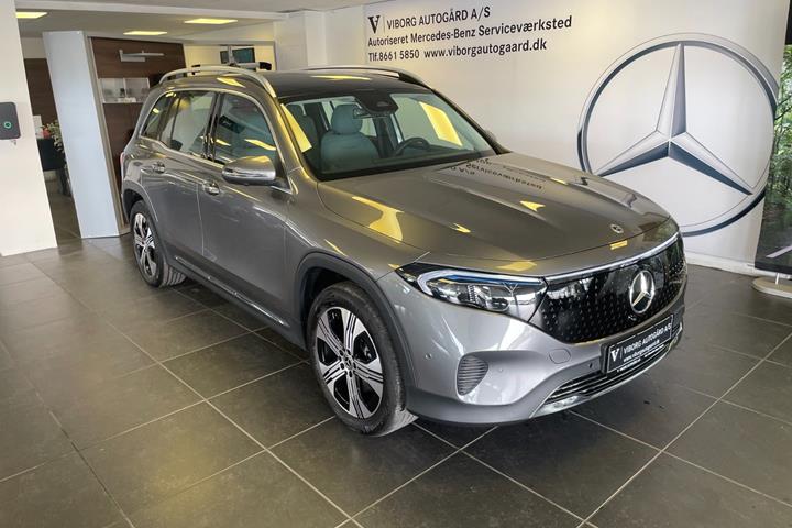 Grå Mercedes EQB250+ fra 2026