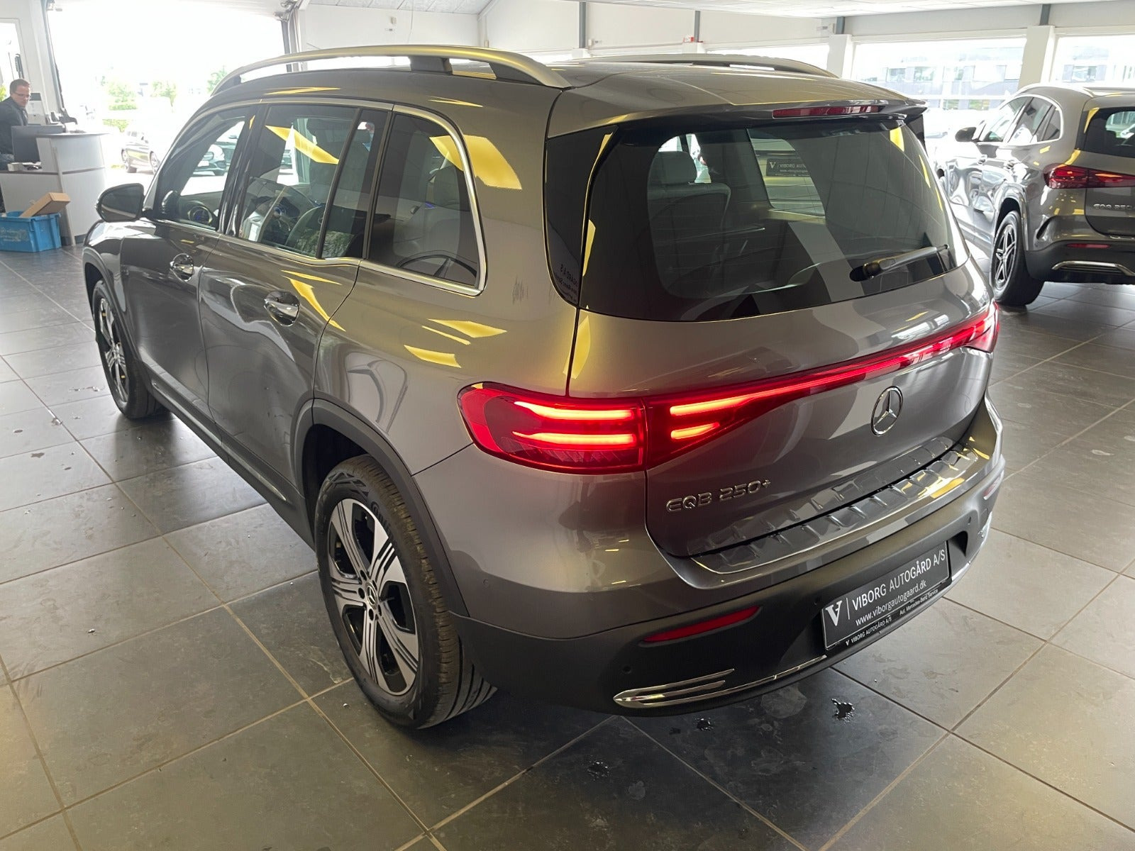 Grå Mercedes EQB250+ fra 2026