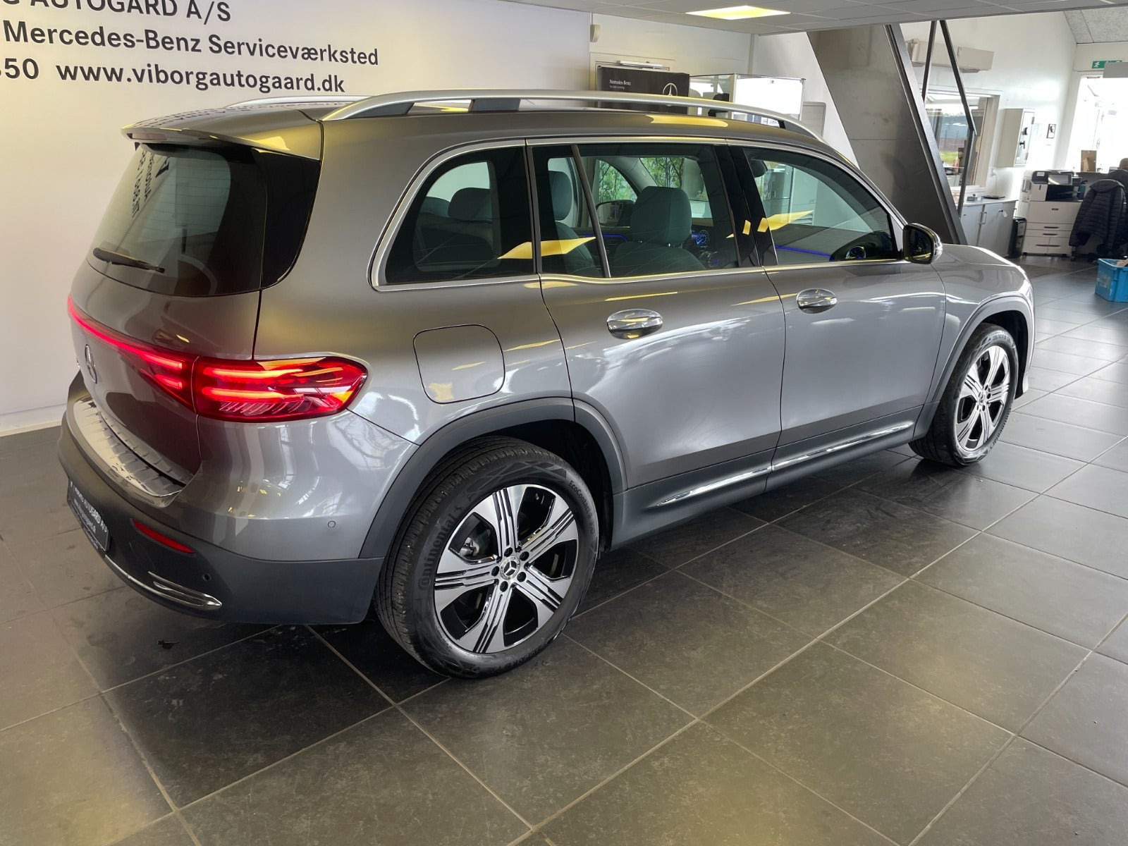 Grå Mercedes EQB250+ fra 2026